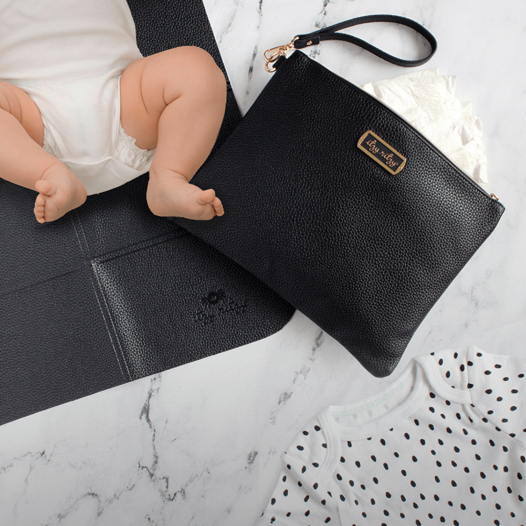 Boss Changing Clutch™ With Portable Changing Pad - Image 9