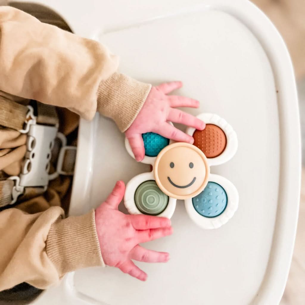 Itzy Pop & Whirl™ Fidget Spinner Travel & Bath Toy - Image 6
