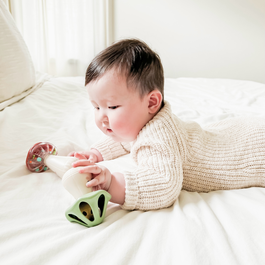 Itzy Mini Maracas™ Musical Rattle Set - Image 9