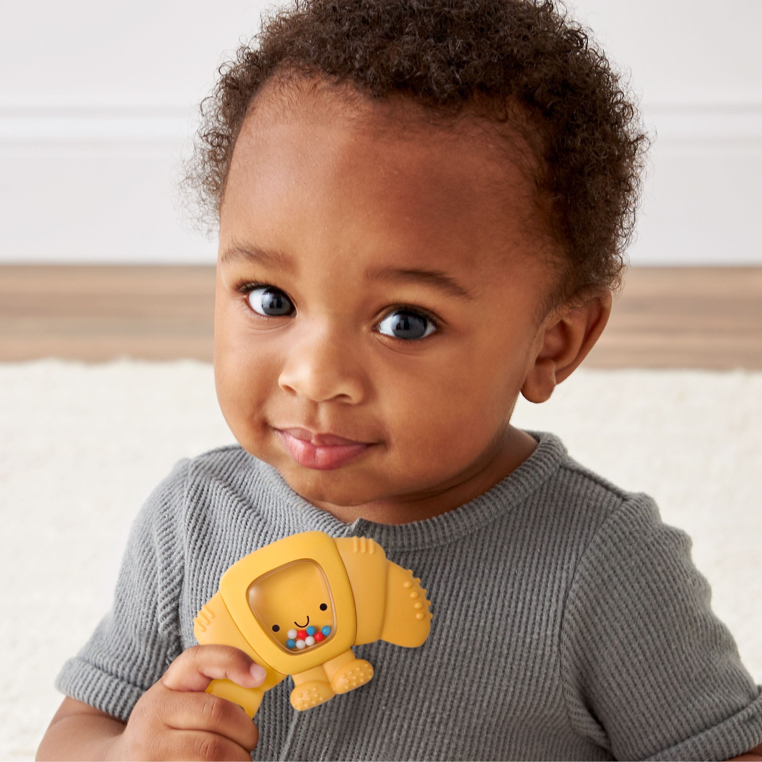 Bitzy Shake Plus™ Rattle & Teether - Image 4