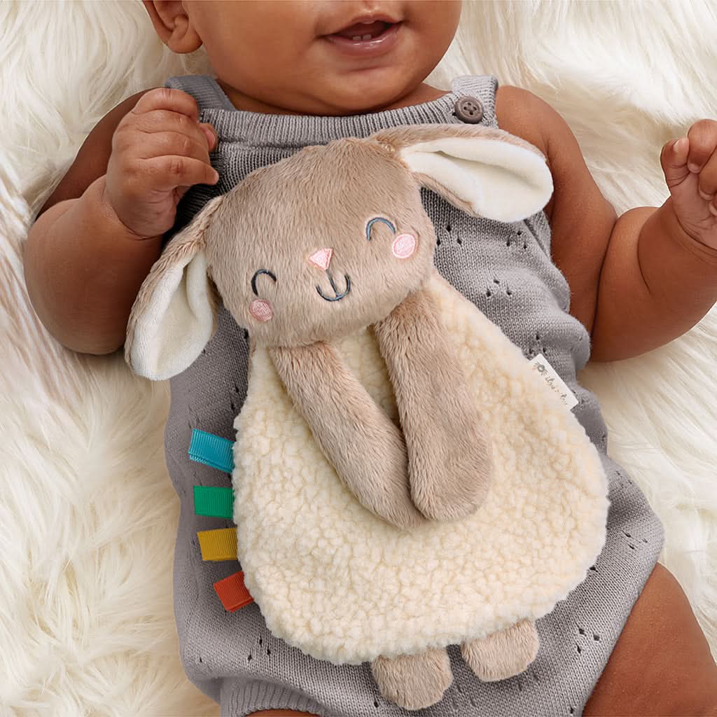 Itzy Learn & Snuggle Gift Set™ - Image 7